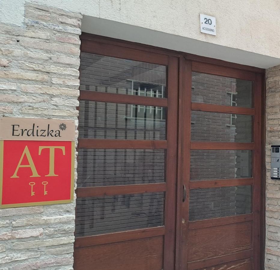Erdizka, Centrico Apartamento Turistico Con La Mejor Vista Plaza De Los Fueros Estella Bagian luar foto